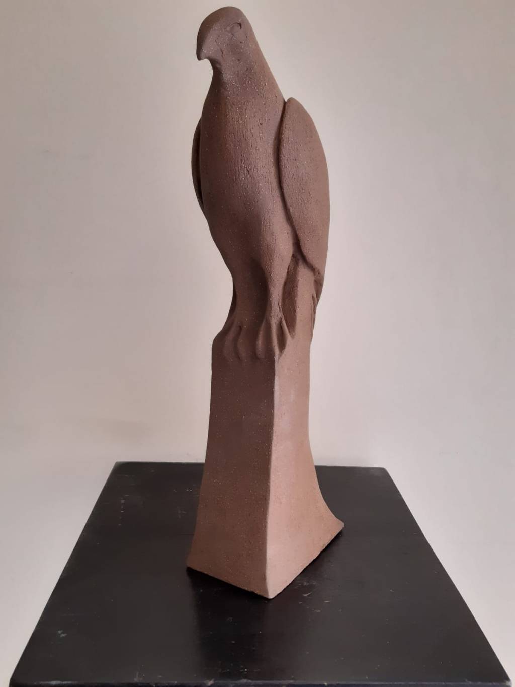 Buse solitaire sculpture de 3/4 face première sculpture de la trilogie à bec